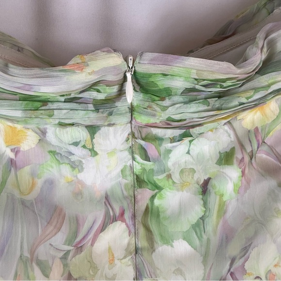 Adrianna Papell
Off-the-Shoulder Chiffon Gown Size: USA 14 Color: multicolor - Picture 16 of 17